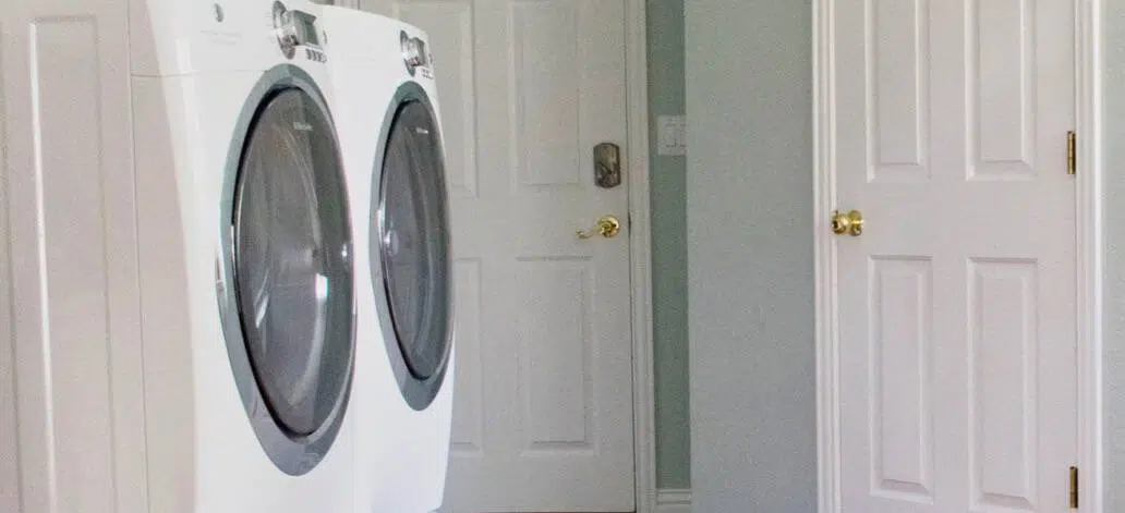 Quick and Easy Laundry Room Makeover with Paint Colors.