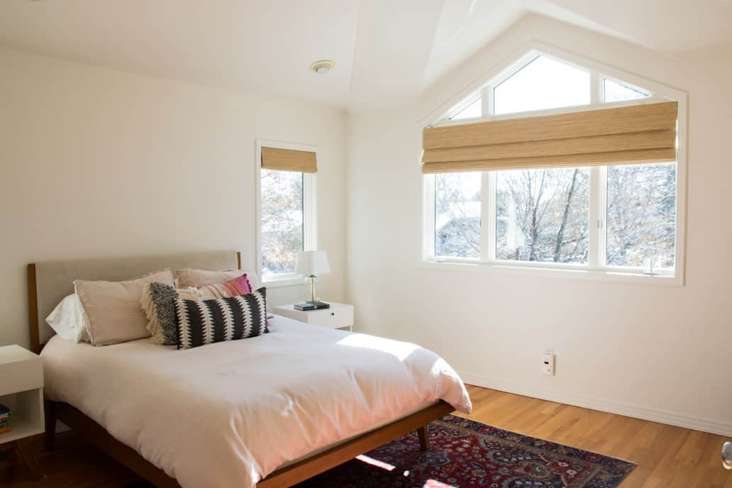 bedroom walls with White Dove BM OC-17 white paint.