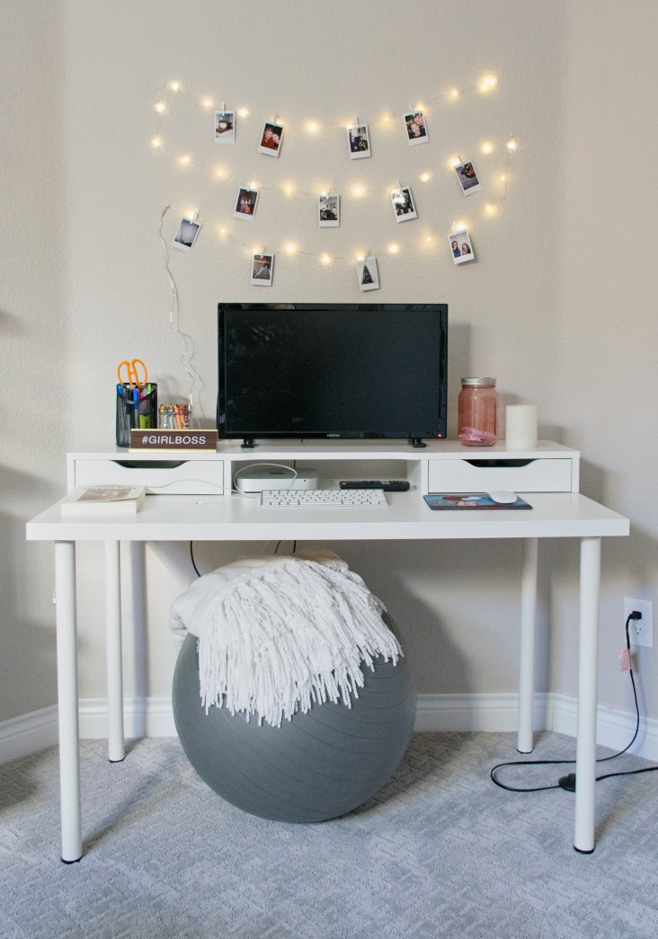 Teenage girl bedroom with BM Abalone walls.