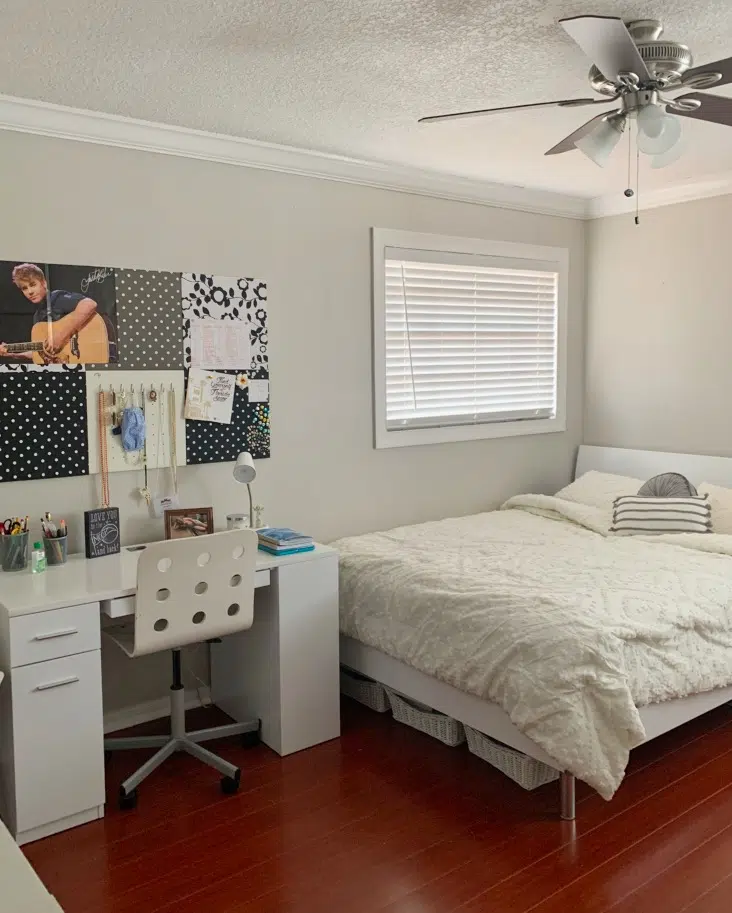 Bedroom with walls painted Benjamin Moore Collingwood.