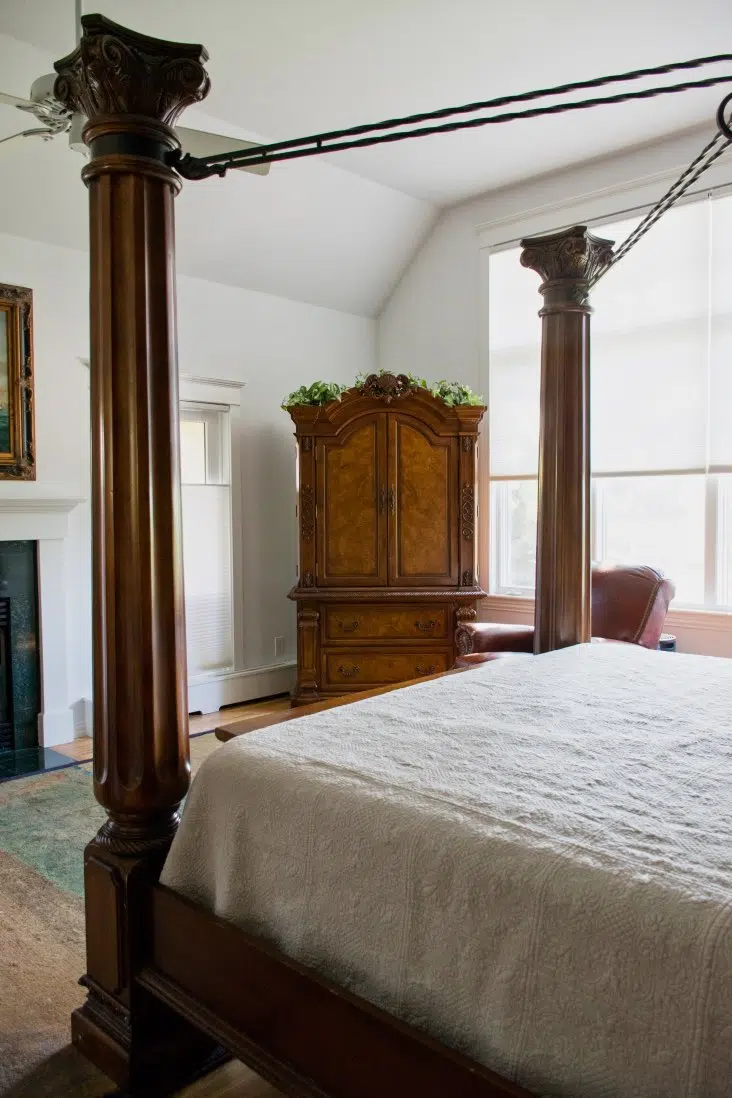 Master bedroom with Sherwin-Williams Extra White walls