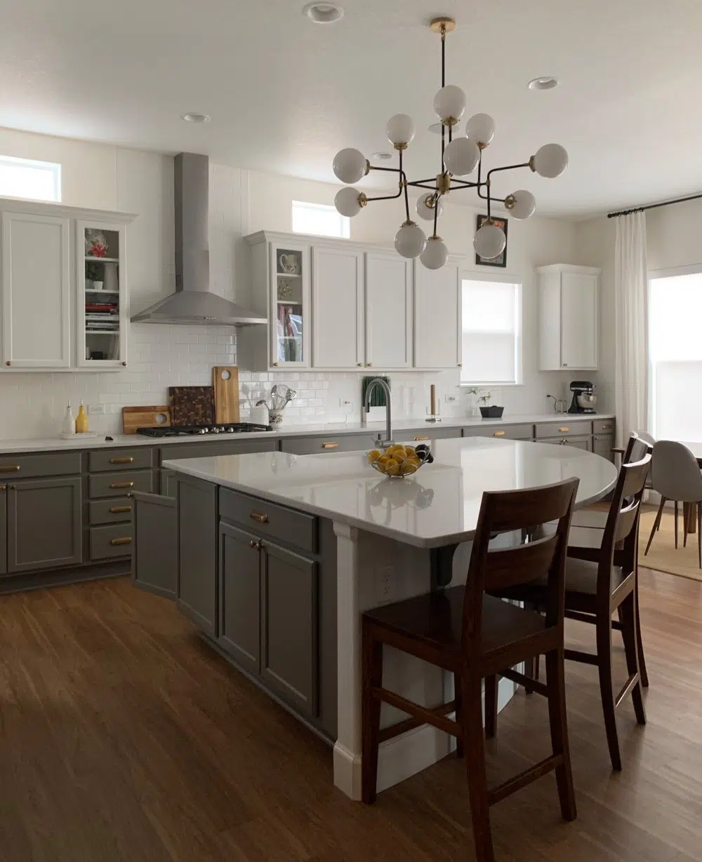 Kitchen with SW Simply White walls and SW Extra White ceiling