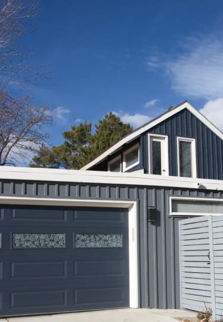 Mid-Century modern house with BM Hale Navy garage door and siding with BM Stormy Sky accents and BM Pale Oak trim.