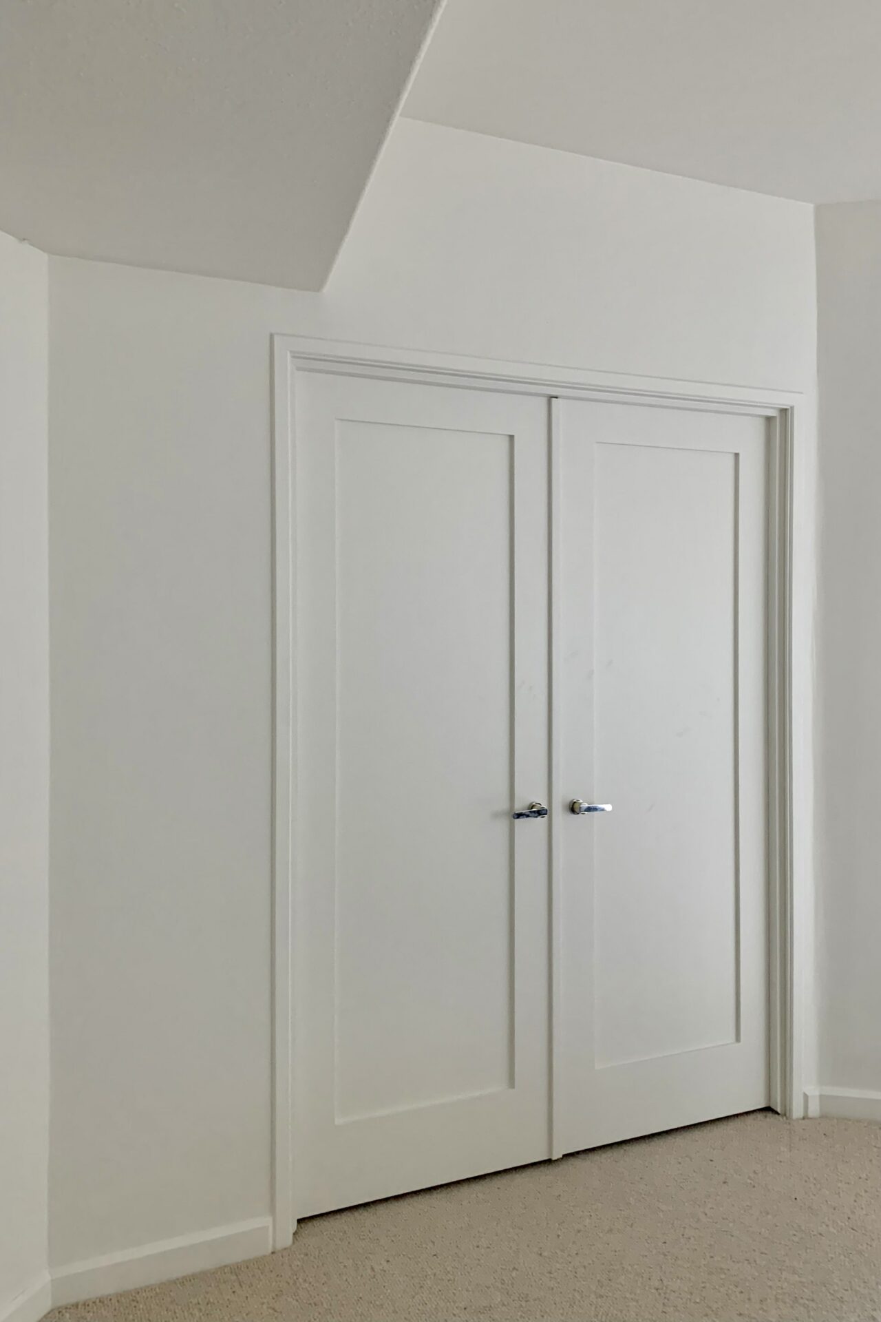 The Best White Paint Colors for Dark Rooms