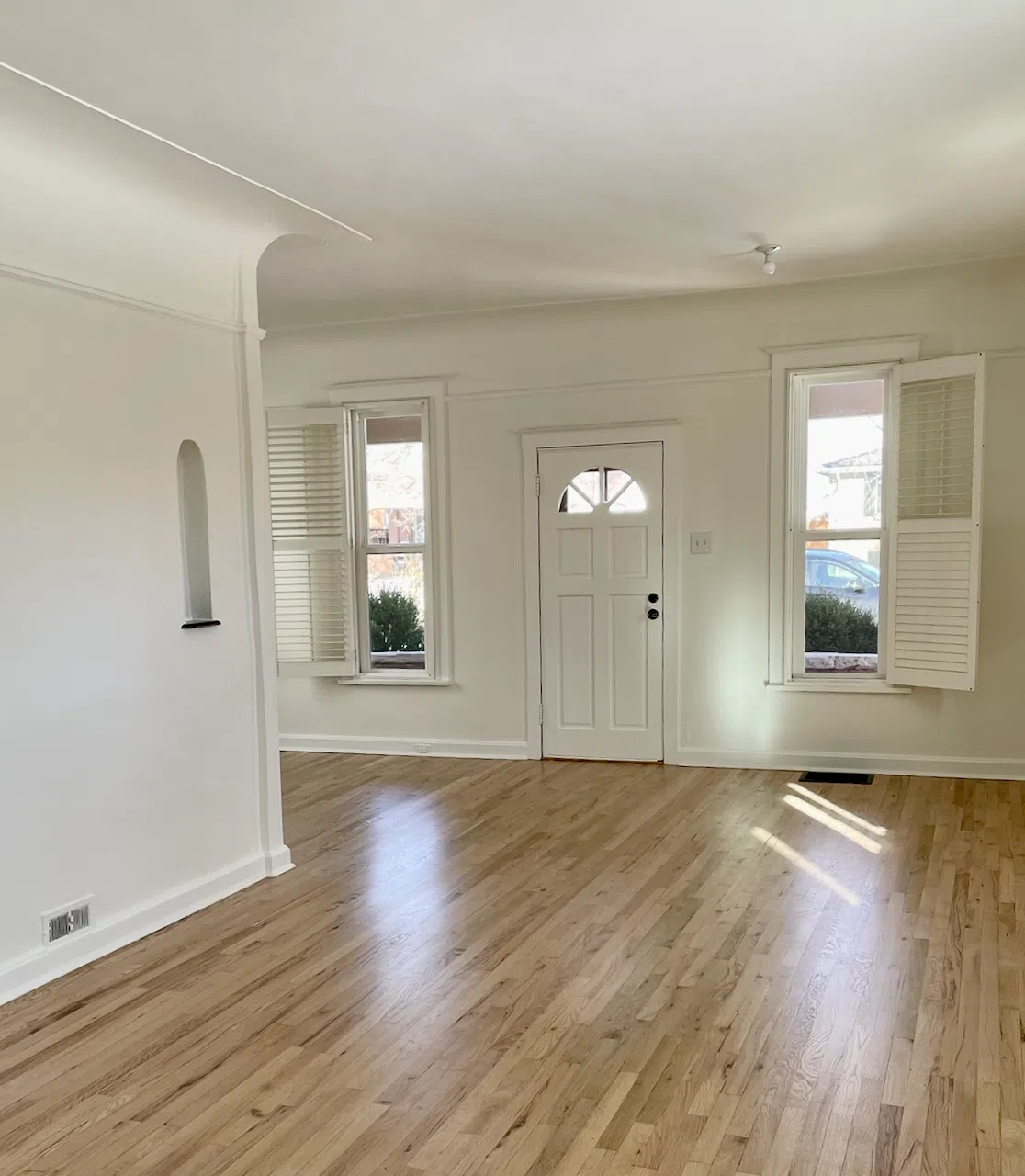 Living room with Benjamin Moore Snowfall White paint color