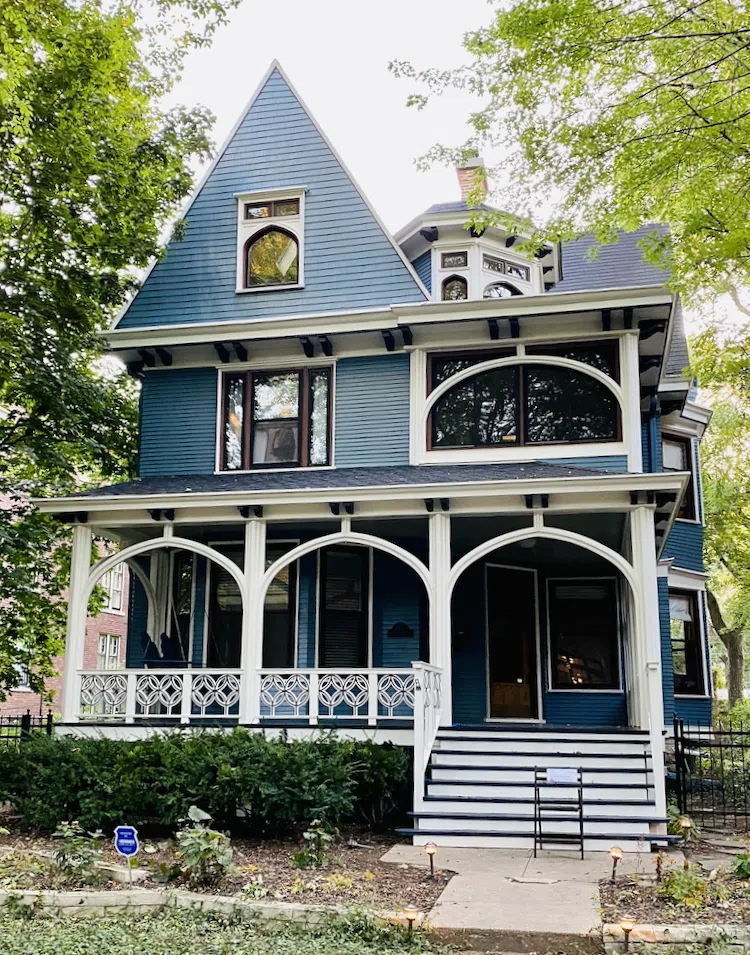 Blue Victorian House painted with BM Thousand Oceans, Hale Navy and White Dove