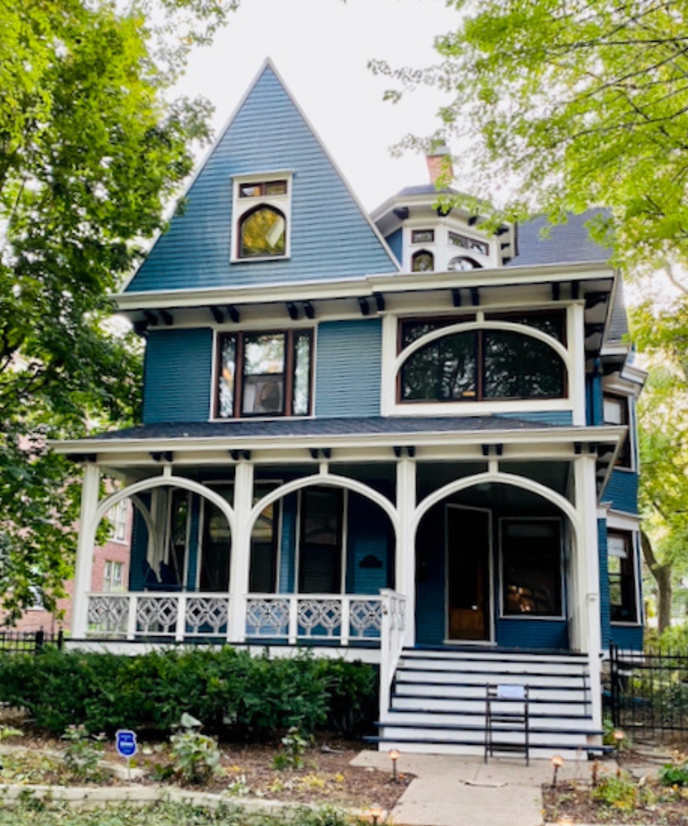 Blue Victorian House painted with BM Thousand Oceans, Hale Navy and White Dove