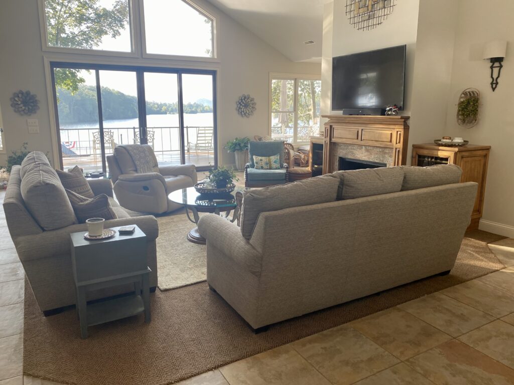 A living room painted with Benjamin Moore Edgecomb Gray.