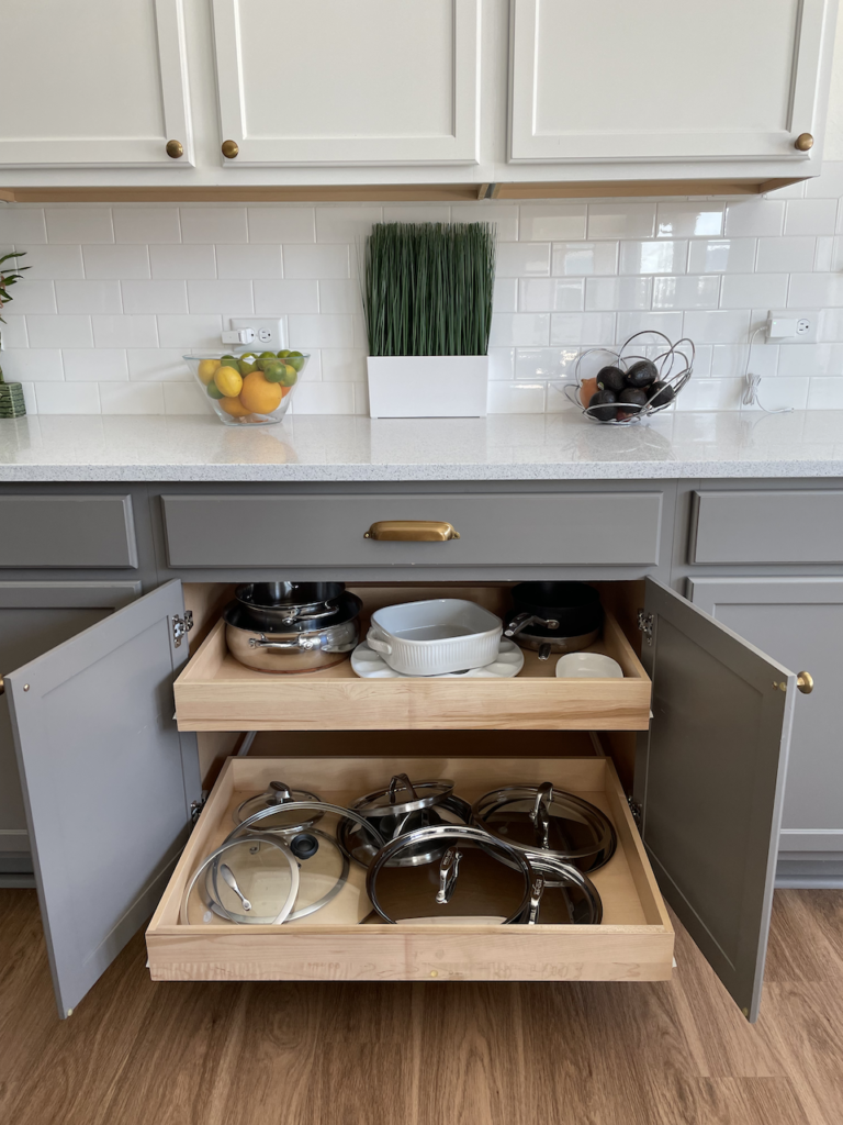 Roll out drawers in kitchen cabinets