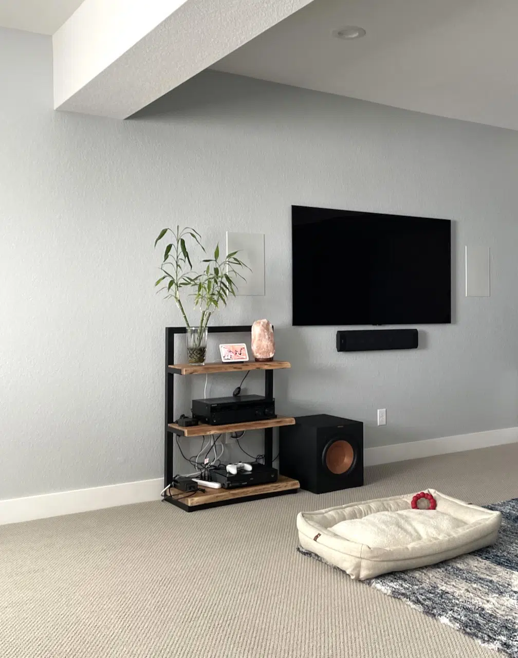 A pebble beach wall in a basement bedroom
