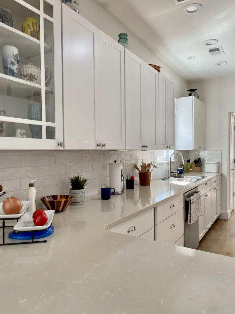 A kitchen features BM Oxford White cabinets with BM Simply White walls.