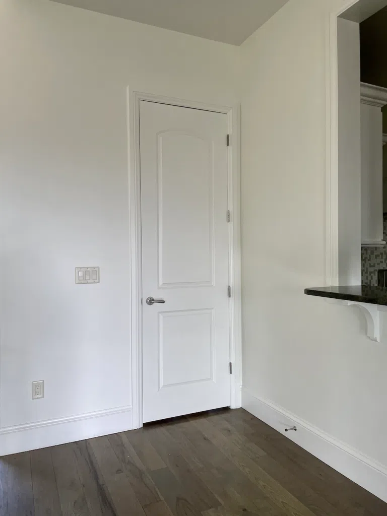 A room painted with Swiss Coffee walls, trim and ceiling in different sheens. 