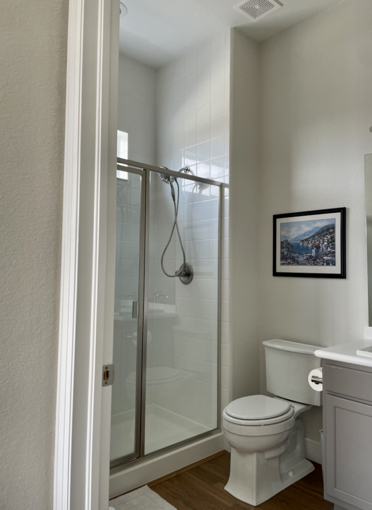A bathroom is painted with Sherwin-Williams Mortar paint