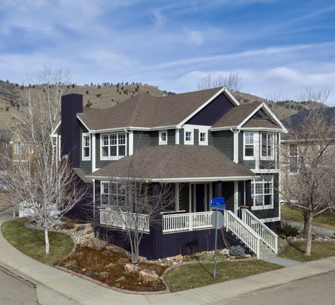 A Denver home features a Benjamin Moore Ashwood Moss and Benjamin Moore Tulsa Twilight purple exterior