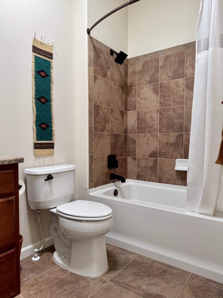 A bathroom painted with BM Maritime White walls. 