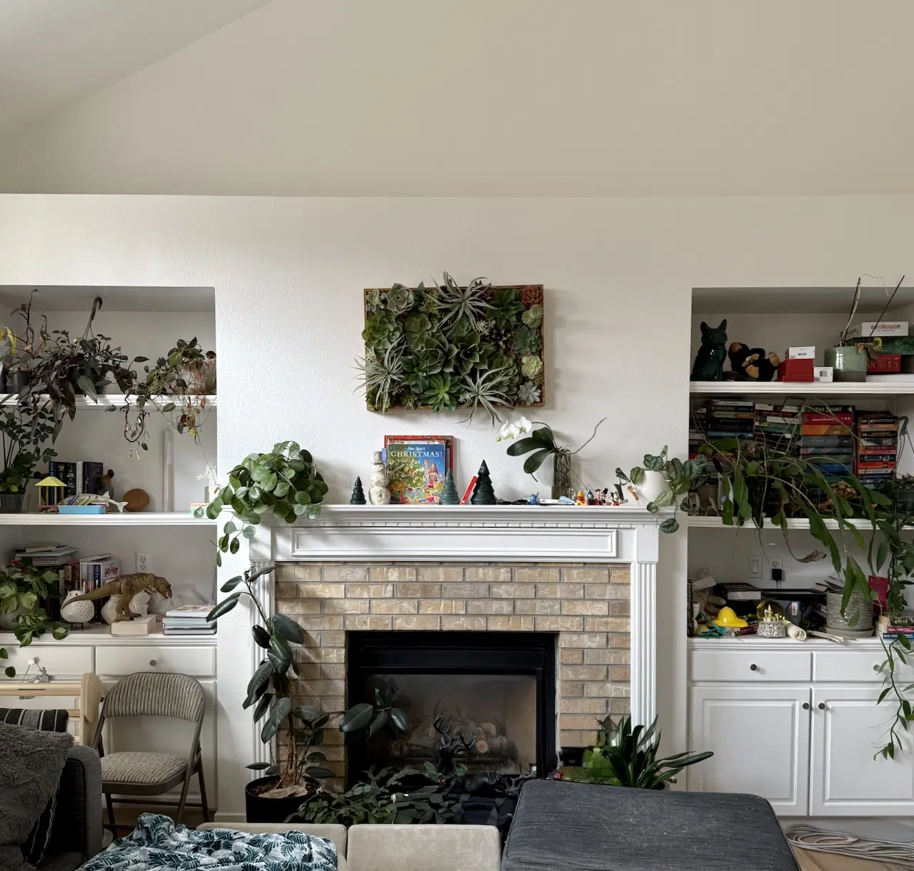 A living room painted with SW Snowbound paint.