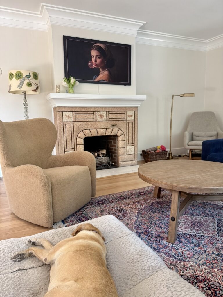 A Sherwin-Williams Shoji White living room with warm beige accents.