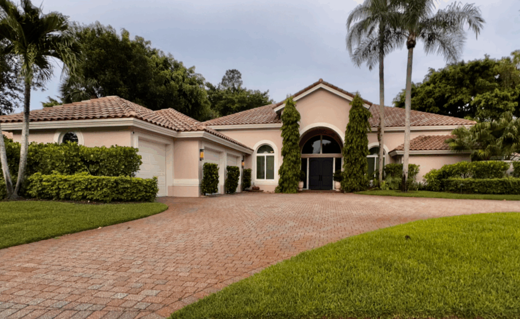 A home features a warm pink exterior paint color, SW Abalone Shell. 