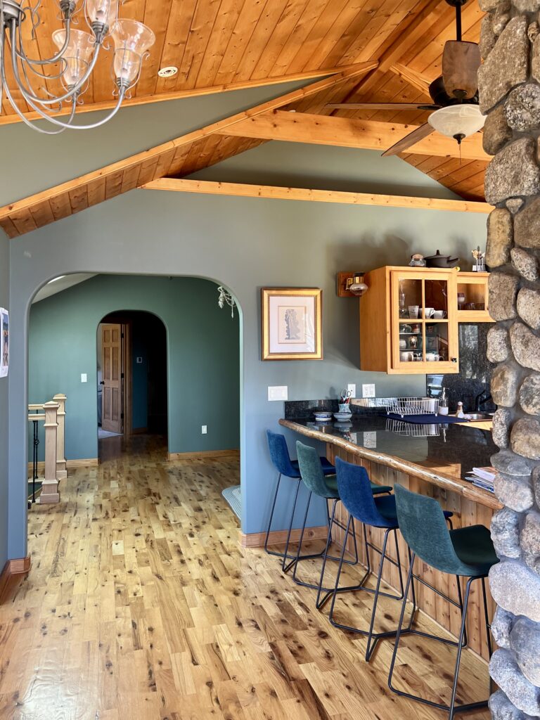 A kitchen painted with BM Cambridge Green paint. 