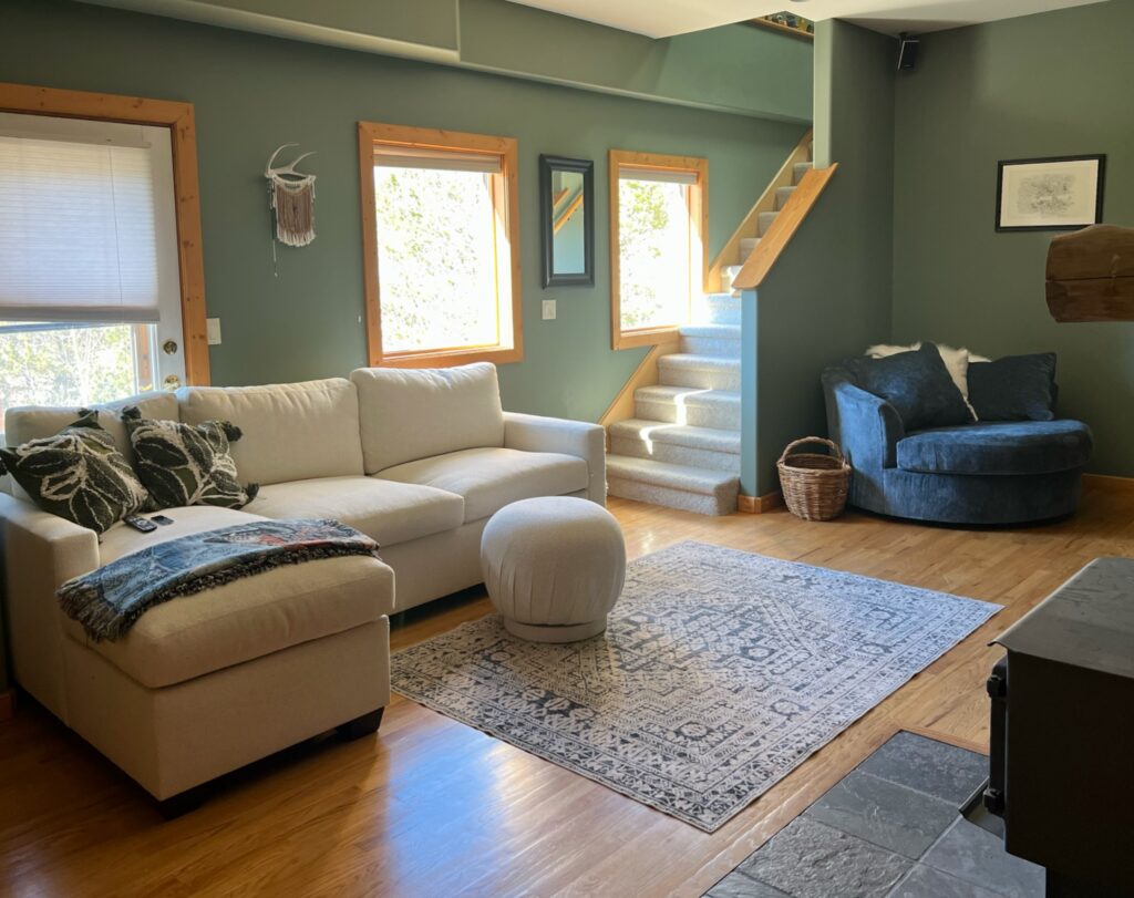 A living room painted with BM Cambridge Green paint