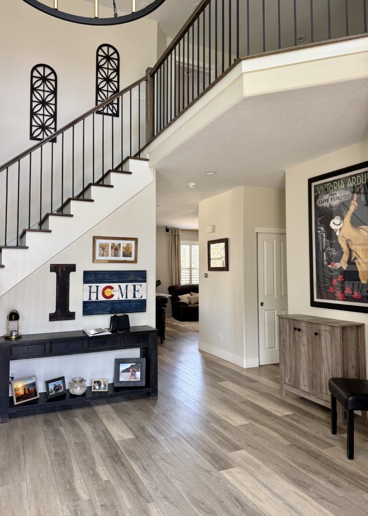 An entryway painted with Benjamin Moore Ballet White paint.
