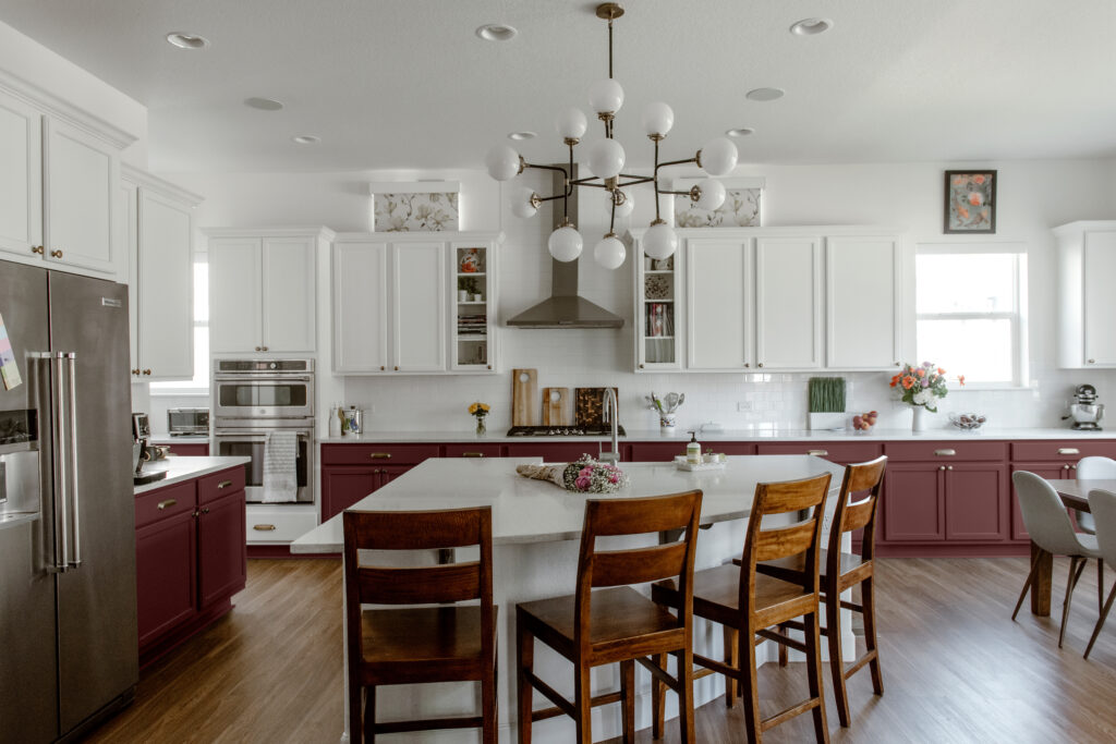 A kitchen featuring white upper cabinets and Sherwin-Williams Sommelier lower cabinets.