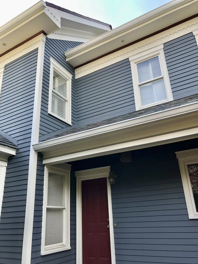 A home with SW Grays Harbor siding and an SW Sommelier front door.
